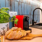 Marina - 80 Metrow Luksusu Z Widokiem Na Jezioro 公寓 奥斯特罗达