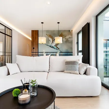 Marina - 80 Metrow Luksusu Z Widokiem Na Jezioro Daire