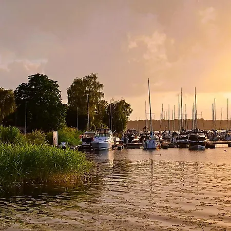 Marina - 80 Metrow Luksusu Z Widokiem Na Jezioro Оструда