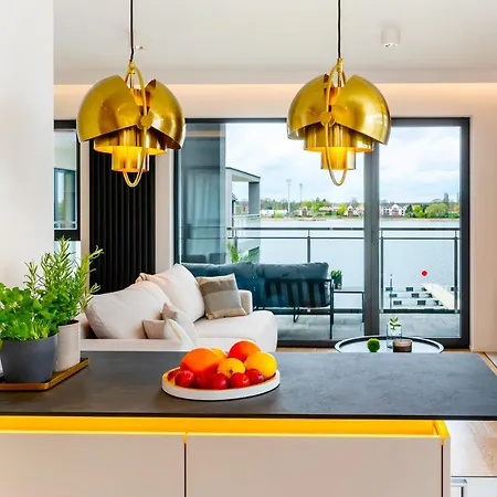 Marina - 80 Metrow Luksusu Z Widokiem Na Jezioro Апартаменты