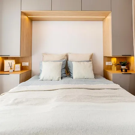 Marina - 80 Metrow Luksusu Z Widokiem Na Jezioro Daire *